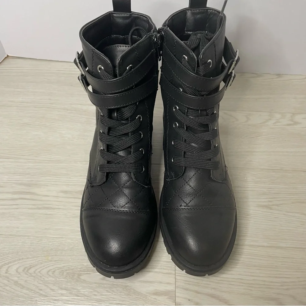 Xoxo Women’s Black Combat Boots Size 5 Faux Leather Side Zip Lace Up Buckle EUC - Picture 4 of 8